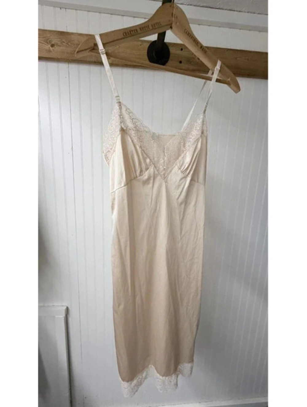 Vintage beige slip made in USA nylon lace size 34 Victorian retro small medium
